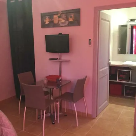 بيت ضيافة Casteldara *